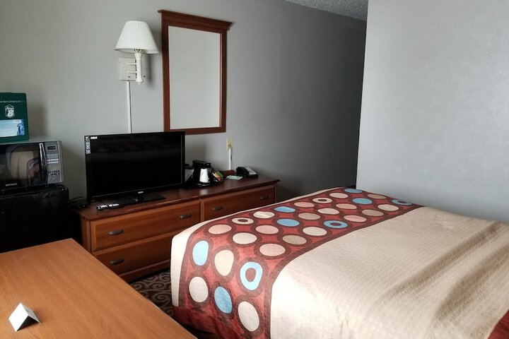 Room 27 of 35