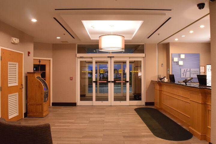 Holiday Inn Express Hotel & Suites Watertown-Thousand Island by IHG