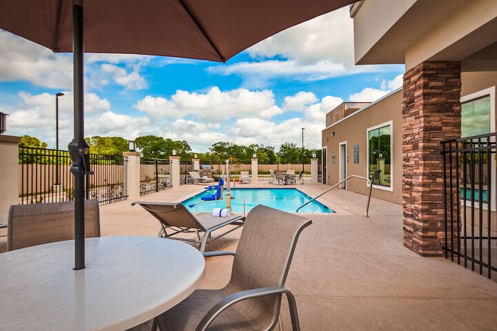Pool 2 of 19