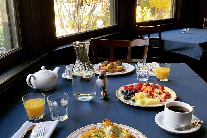 Breakfast/Coffee Service 31 of 39