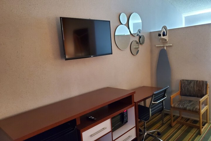 Room 14 of 24
