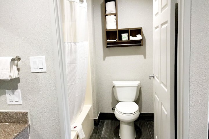 Americas Best Value Inn & Suites Mont Belvieu Houston