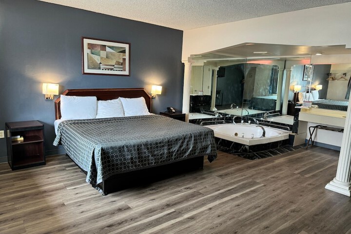Room 13 of 30