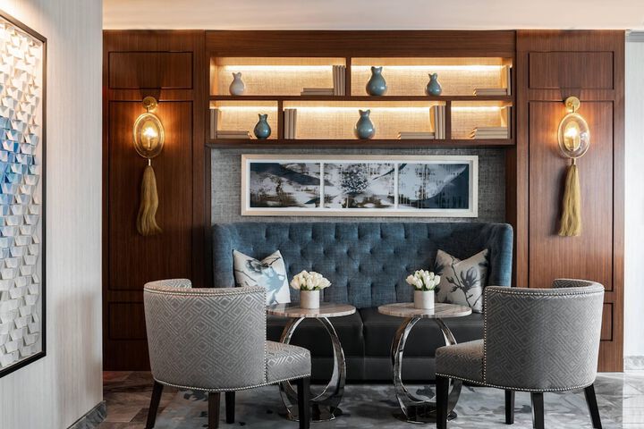Lounge 69 of 78
