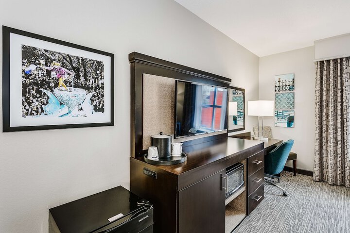 Hampton Inn & Suites Mobile- Downtown Historic District