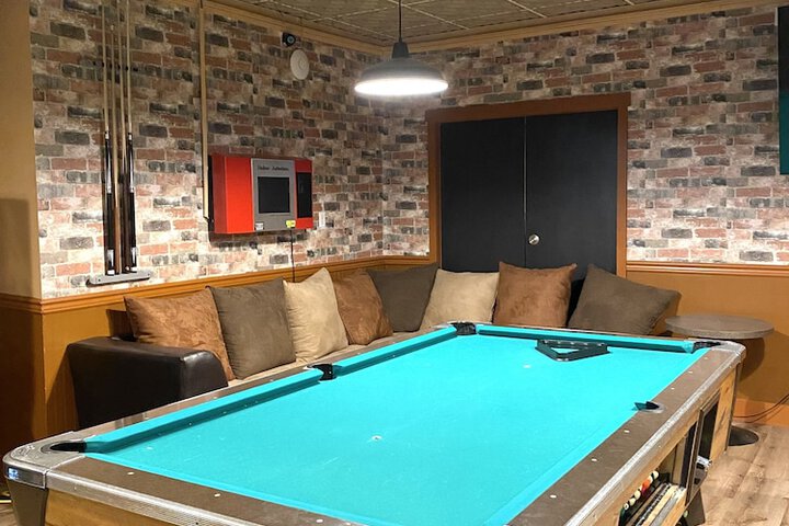Lounge 51 of 58