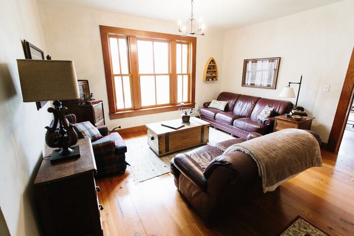 Lounge 38 of 46