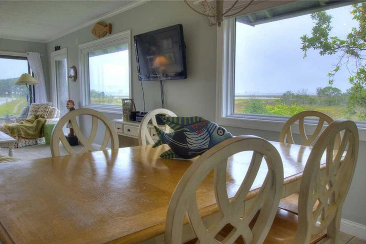 8 1 / 2 Marina Unit 1