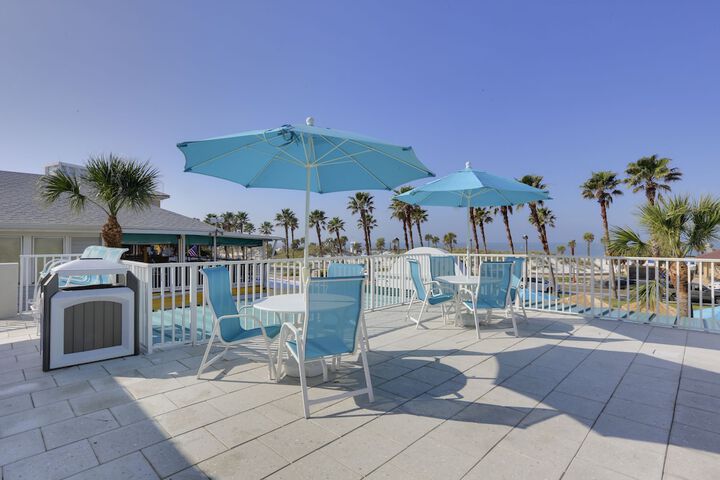 Sundeck 32 of 34