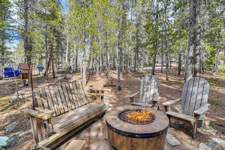 Deck Fire Pit & Grill: Log Cabin in Black Hawk