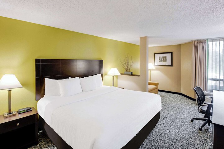 Room 22 of 35