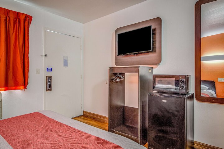 Motel 6 Conroe TX