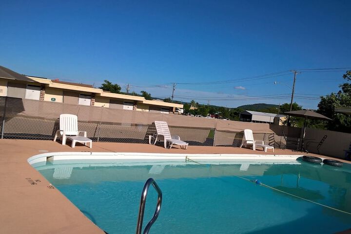 Pool 12 of 38