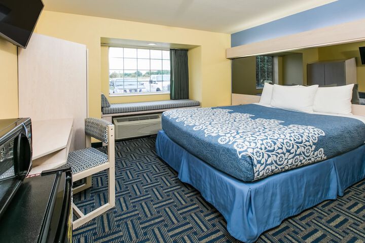 Room 10 of 18
