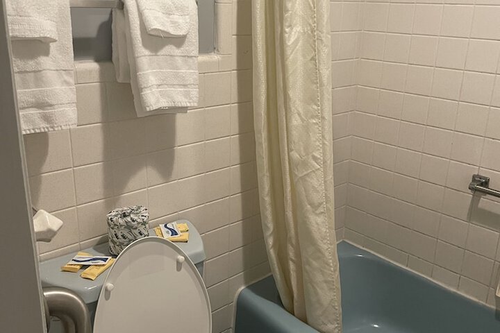Room 35 of 46