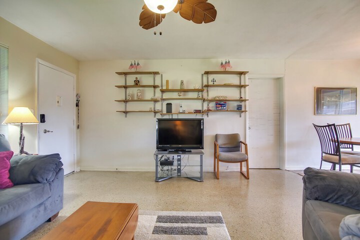 Pets Welcome: Cozy Home w / Pool in Margate!