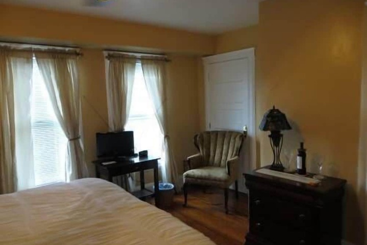 Room 28 of 33