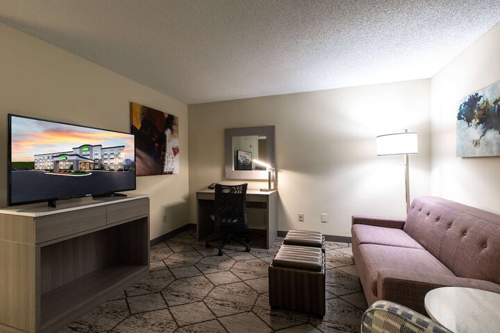 Wingate by Wyndham Charlotte Speedway / Concord