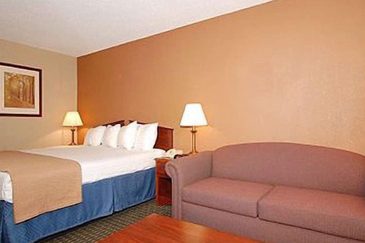 Magnuson Hotel Red Baron
