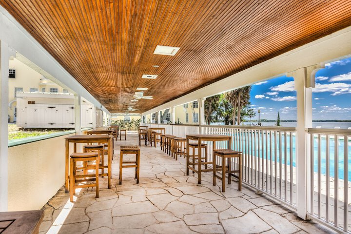 Lakeside Inn