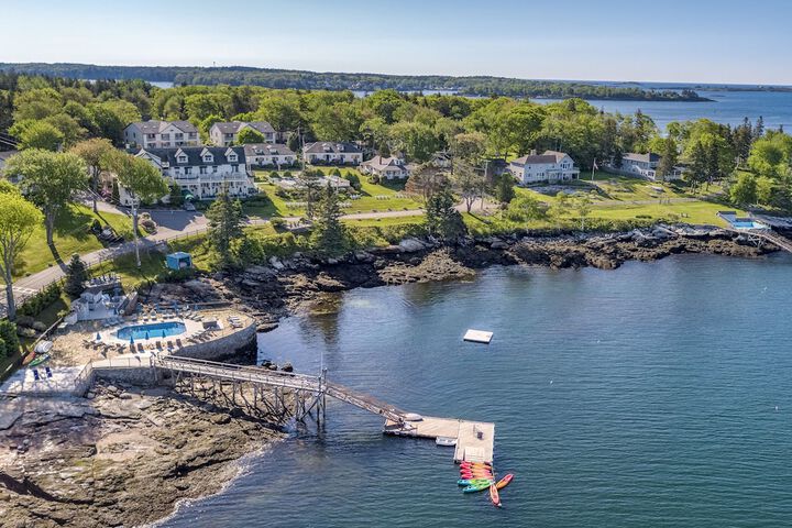 Spruce Point Inn