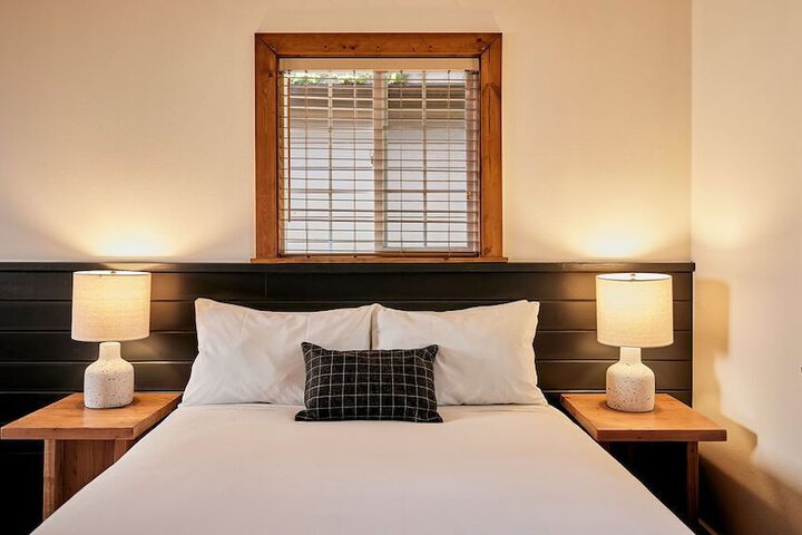 Room 21 of 34