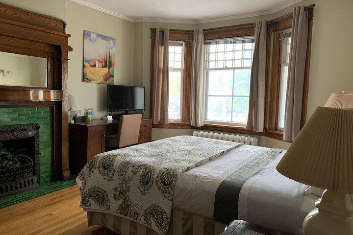Room 27 of 36