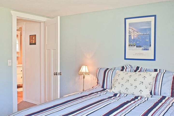 Ten Pines Cottage in Hoquiam