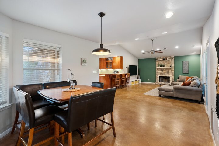 2br Texas Countryside Home w / Hot Tub!