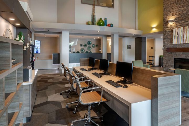 Business Center 72 of 72