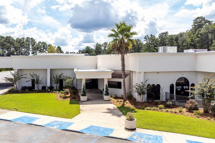 Cottonwood Suites Savannah Hotel & Conference Center