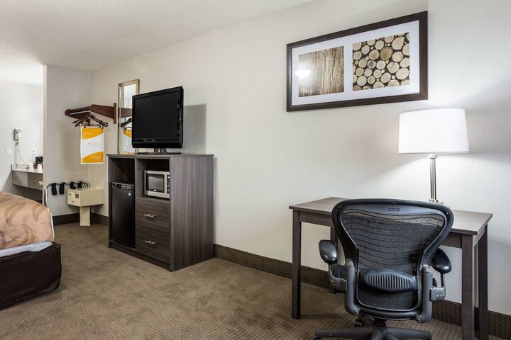 Room 26 of 35