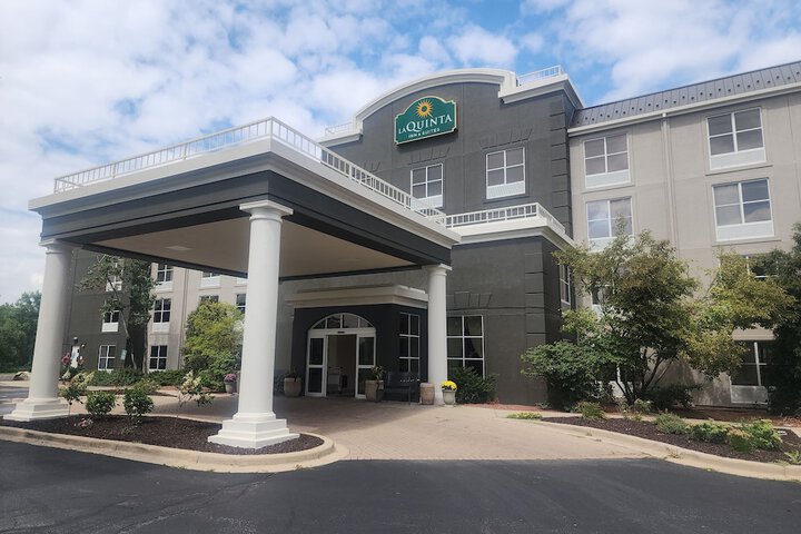 La Quinta Inn & Suites by Wyndham Milwaukee SW New Berlin