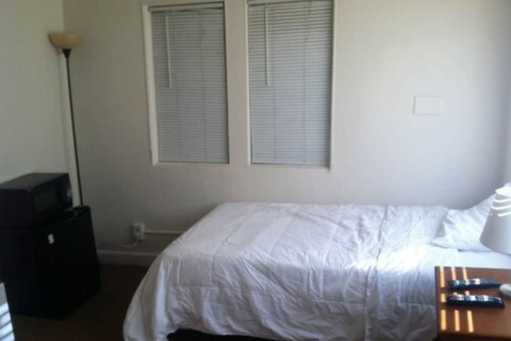 Room 6 of 14
