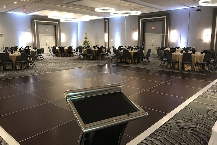 Holiday Inn Chicago Nw Crystal Lk Convention Center by IHG
