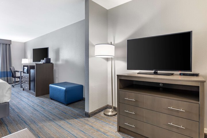 Room 19 of 33