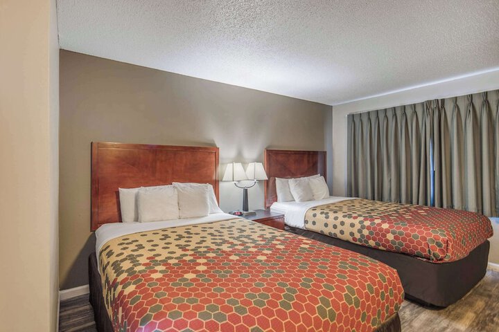 Econo Lodge Inn & Suites Yreka