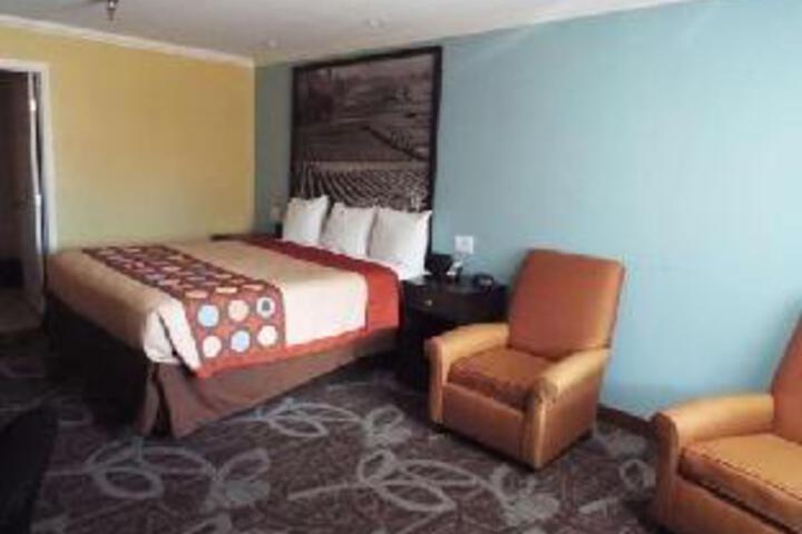 Suite 19 of 26