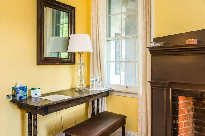 Higganum House B & B
