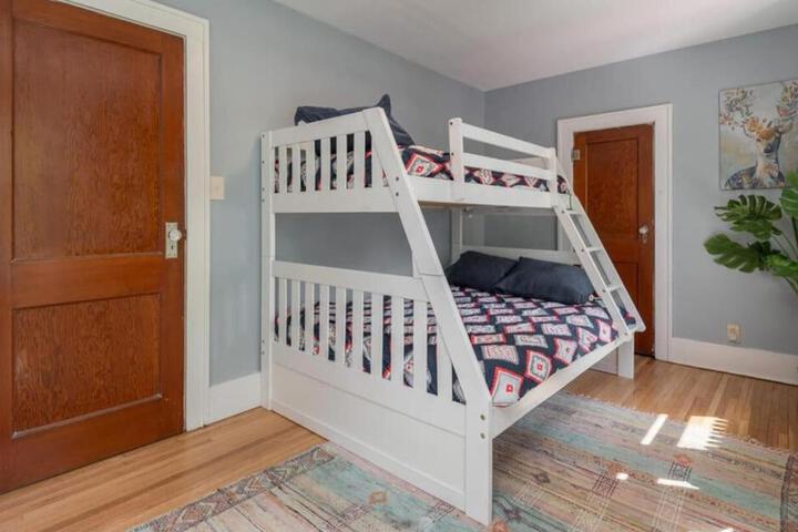 Glencoe-freshly remodeled-pets ok-4 bedrooms-grill