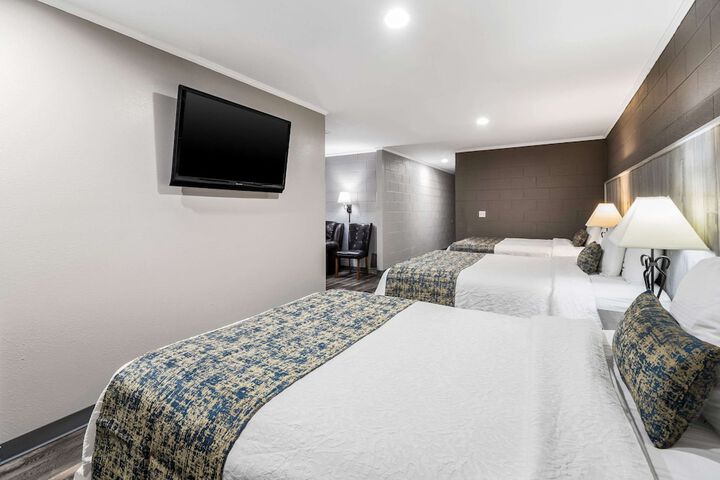 Room 11 of 23