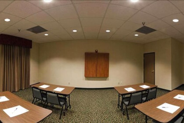 Holiday Inn Express & Suites by IHG