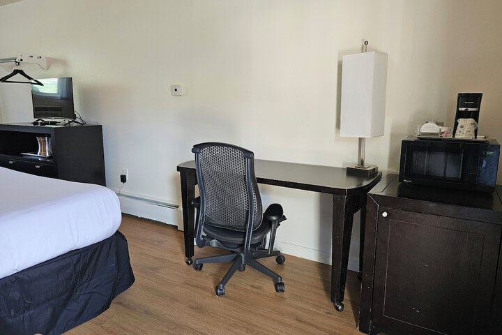 H & H Motor Lodge