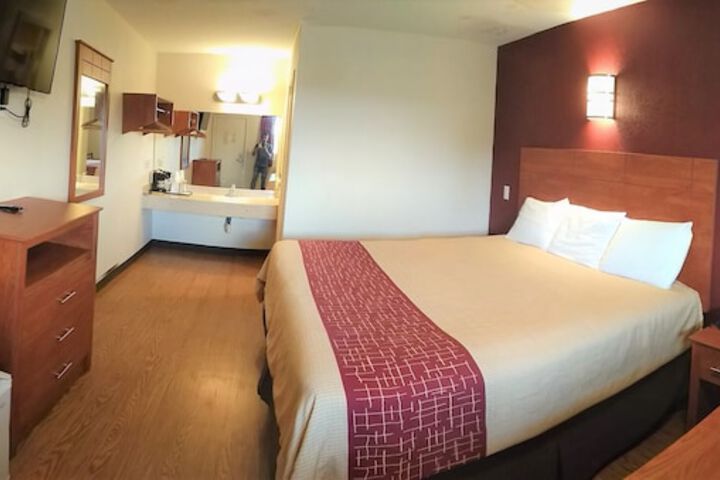 Room 9 of 12