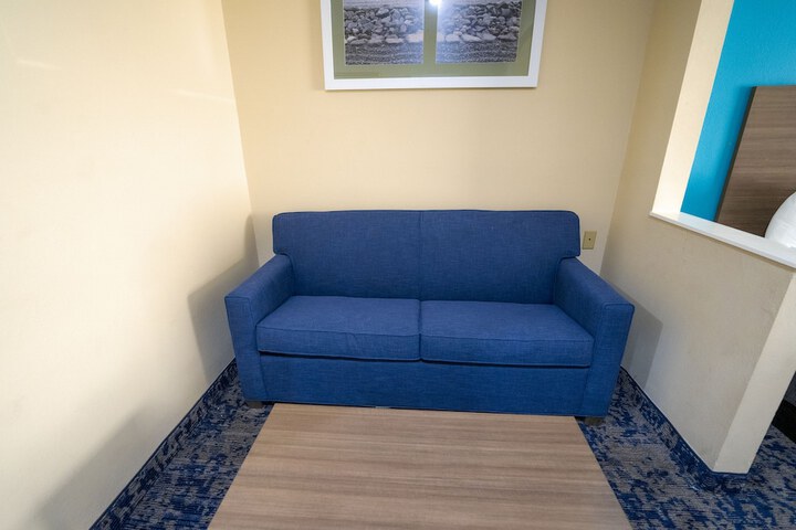 Room 17 of 28