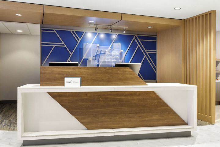 Holiday Inn Express & Suites Alexandria by IHG