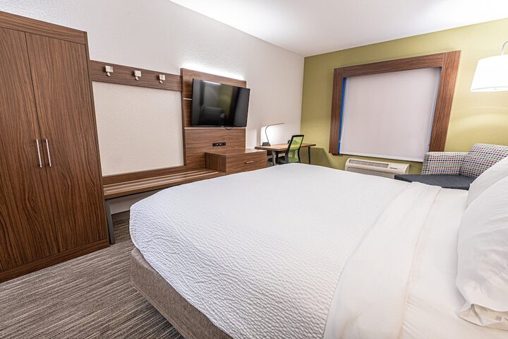 Room 16 of 33