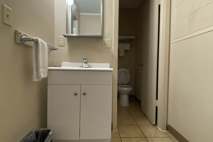 Room 32 of 35