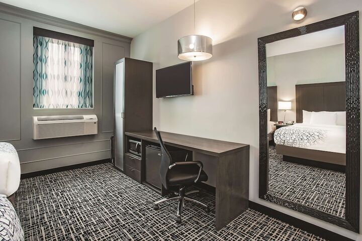Room 10 of 30