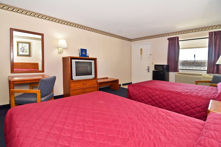 Room 5 of 16